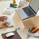 Sidder du og udvikler software hele dagen? Så husk disse 5 tips og pas godt på din krop