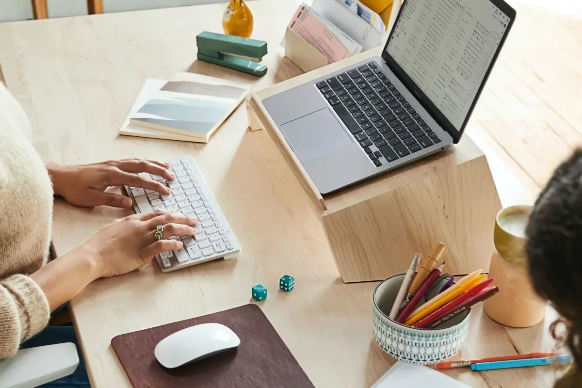 Sidder du og udvikler software hele dagen? Så husk disse 5 tips og pas godt på din krop